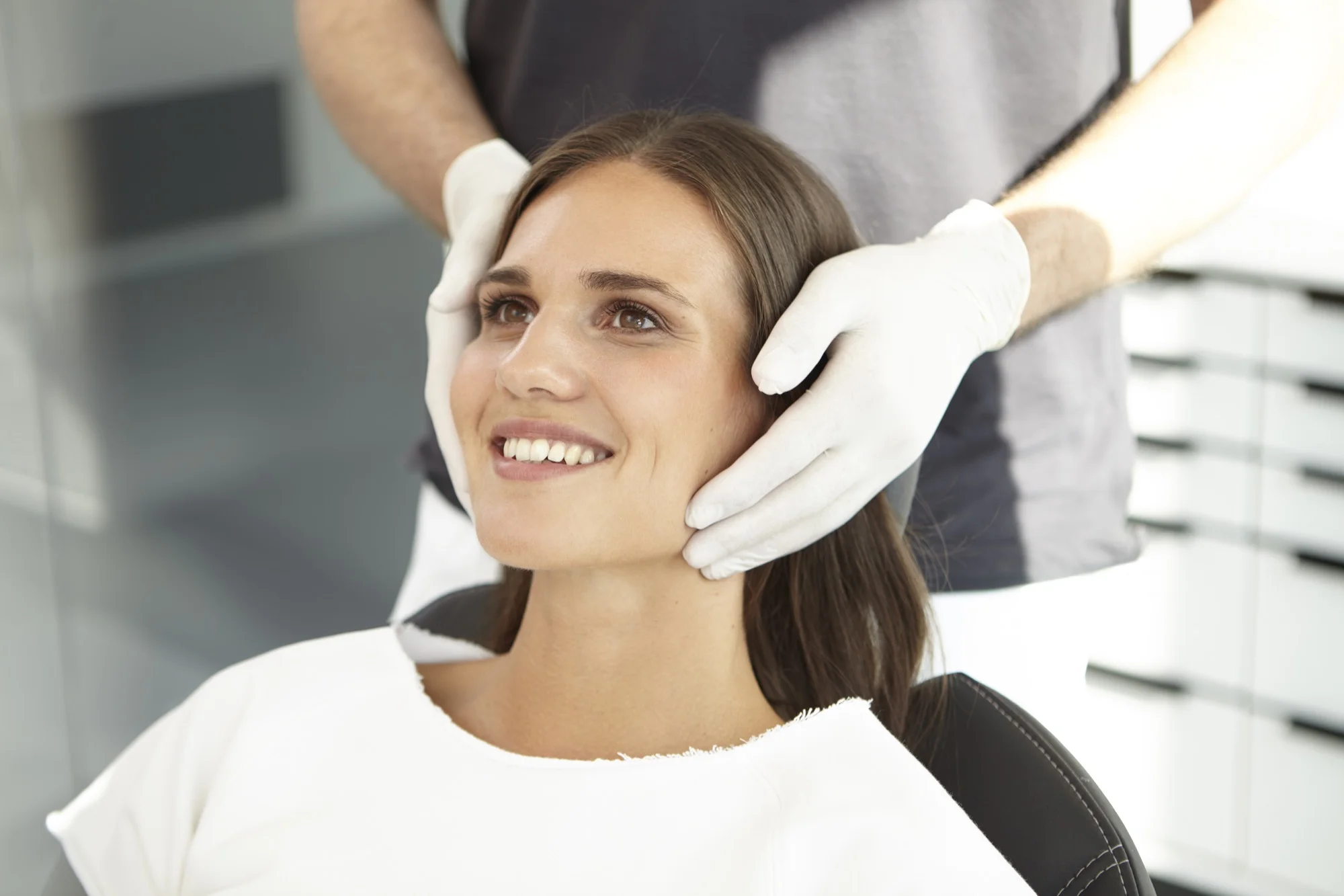 Patientin bei der Funktionsdiagnostik bei WHITEBLICK – Ihrem Zahnarzt in Stuttgart